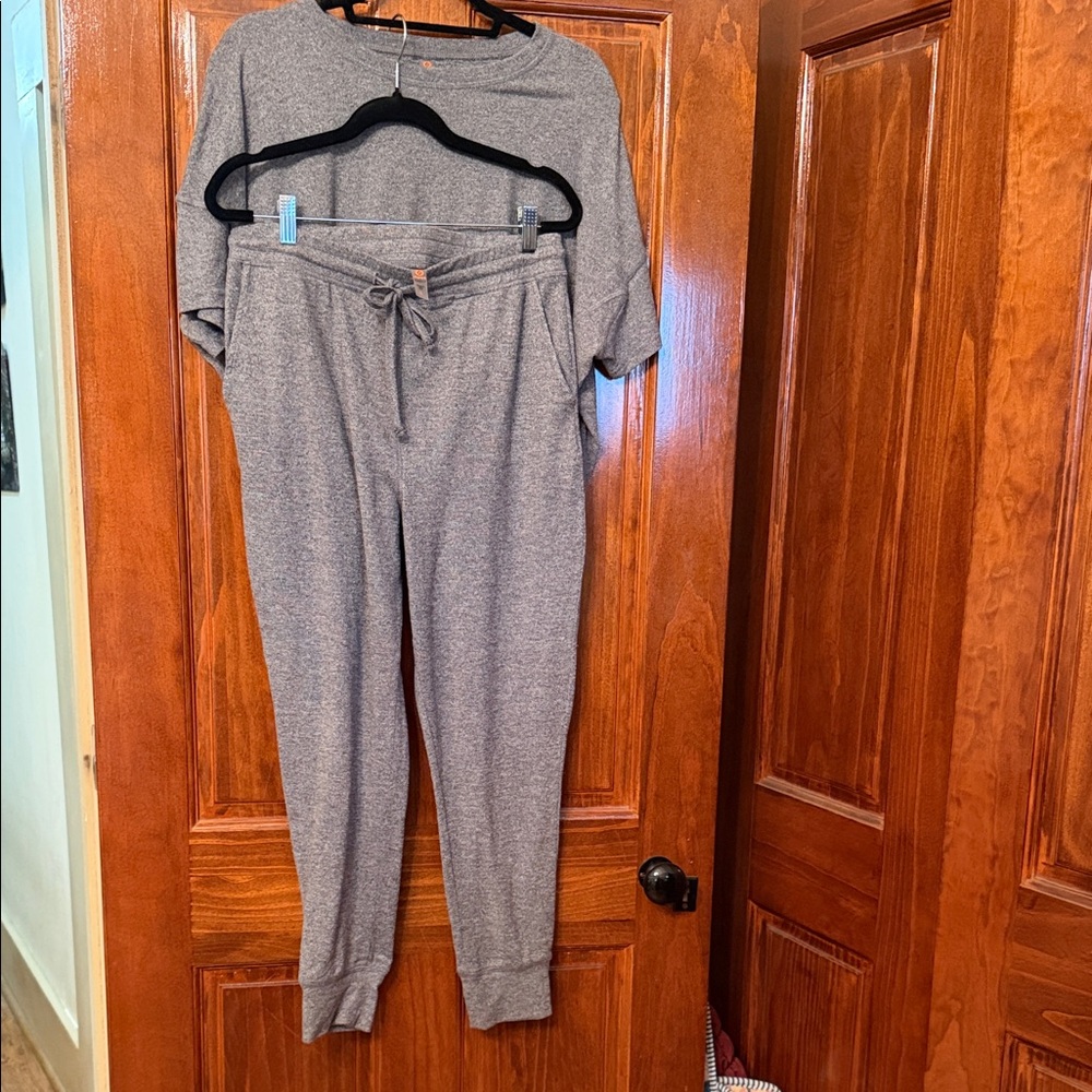 Mono B Heather Gray Women's Jogger Set